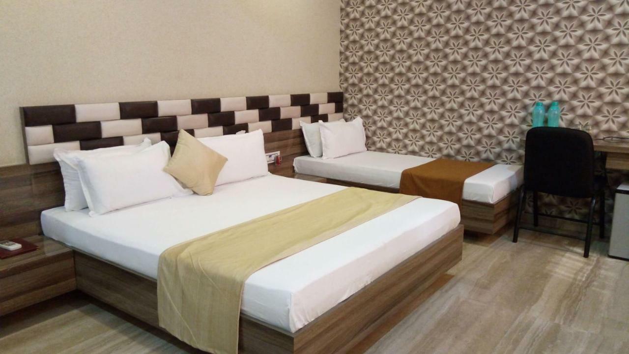 Hotel Shahi Darbar Navsari Esterno foto