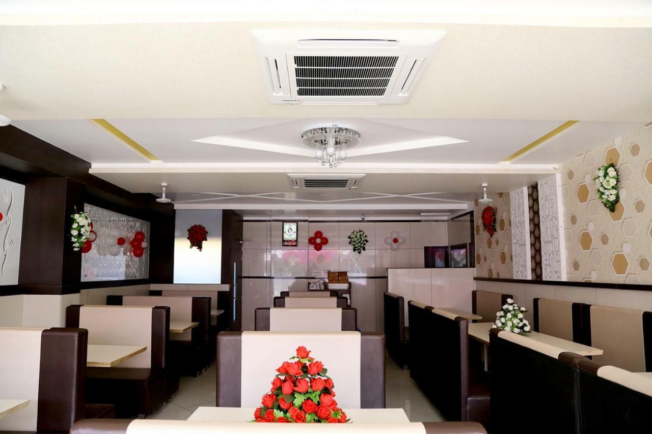 Hotel Shahi Darbar Navsari Esterno foto