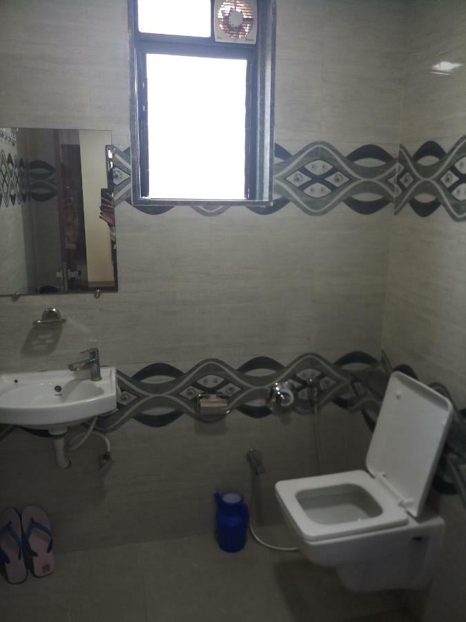 Hotel Shahi Darbar Navsari Esterno foto